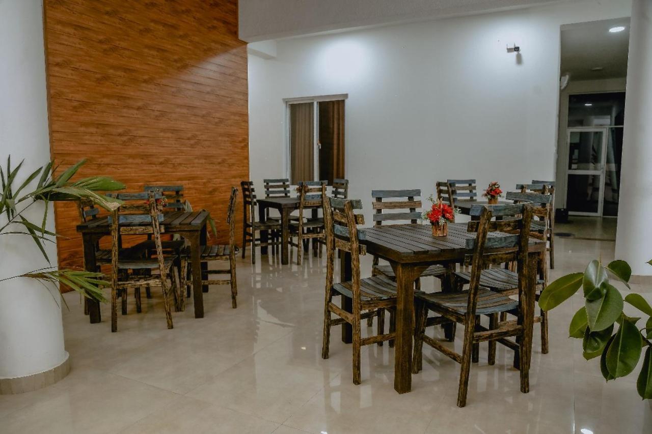 Lucky Transit Hotel - Katunayake Airport Екстер'єр фото
