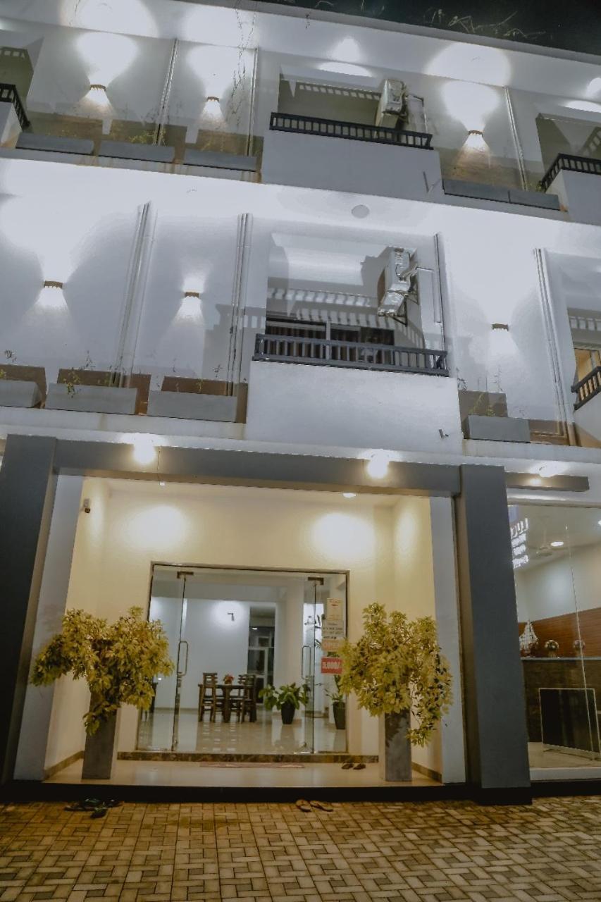 Lucky Transit Hotel - Katunayake Airport Екстер'єр фото