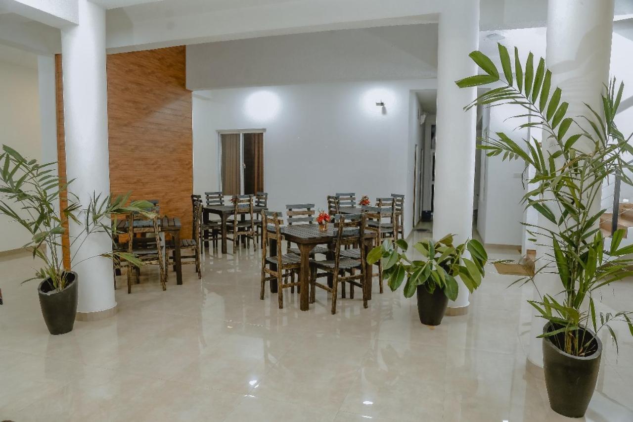 Lucky Transit Hotel - Katunayake Airport Екстер'єр фото