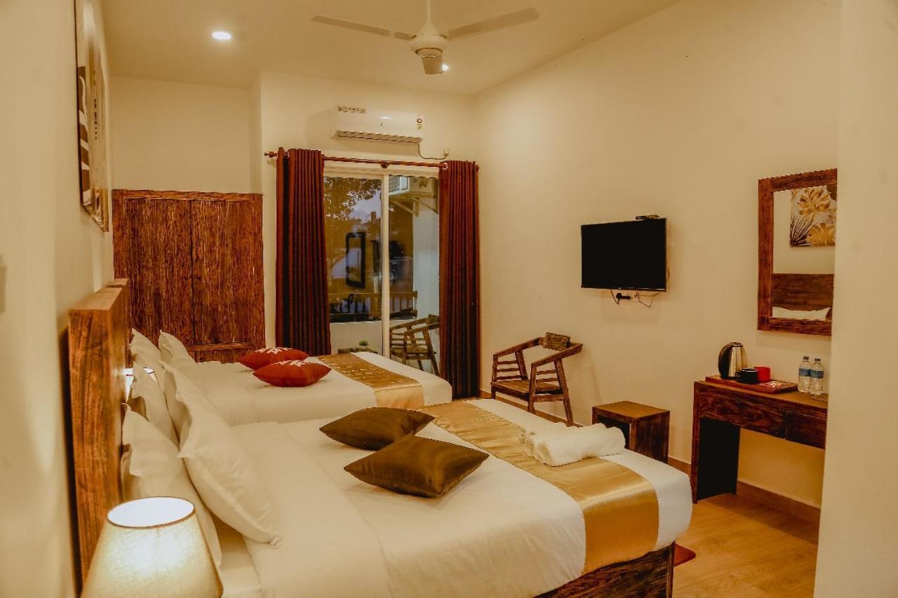 Lucky Transit Hotel - Katunayake Airport Екстер'єр фото