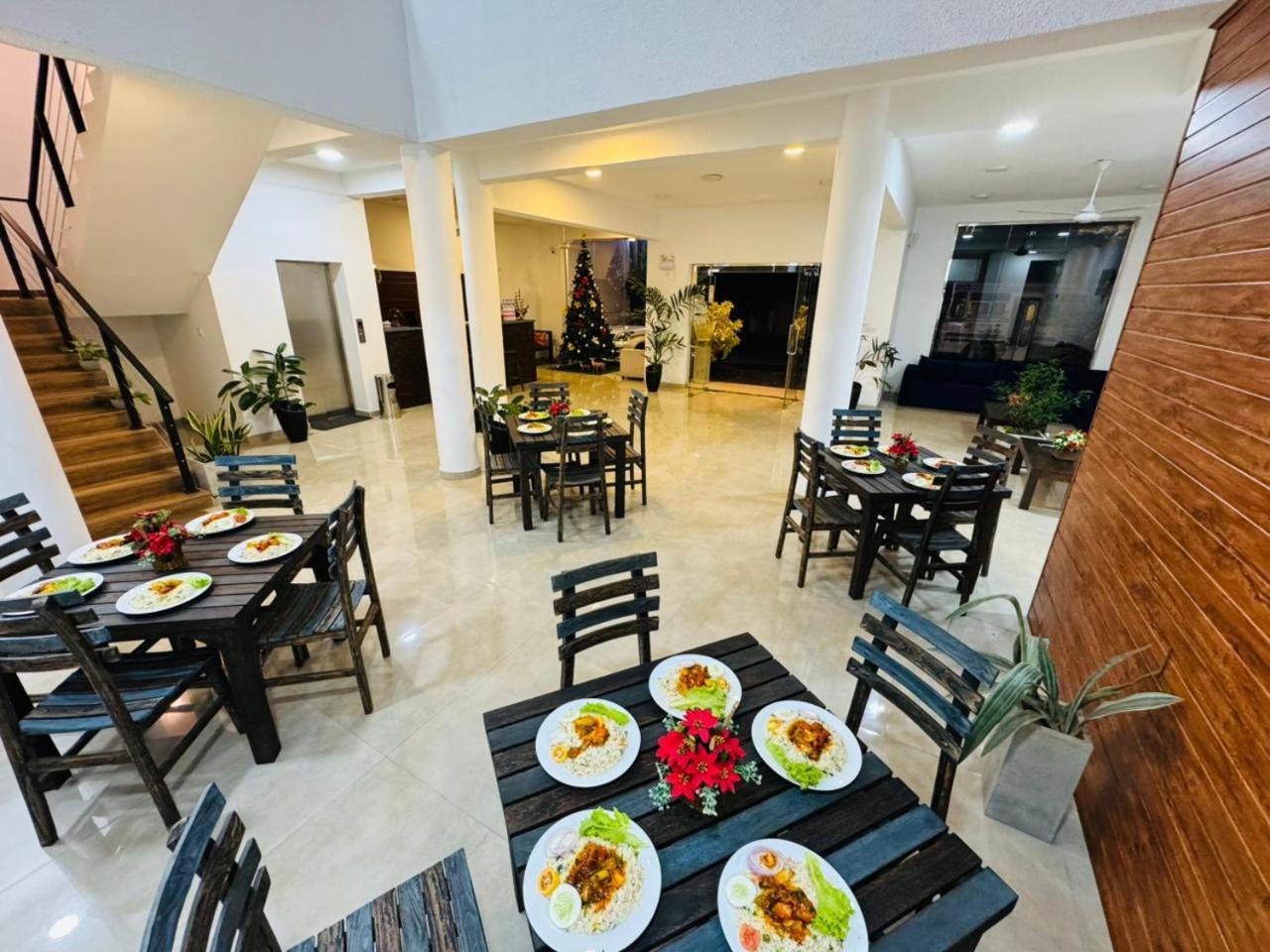 Lucky Transit Hotel - Katunayake Airport Екстер'єр фото
