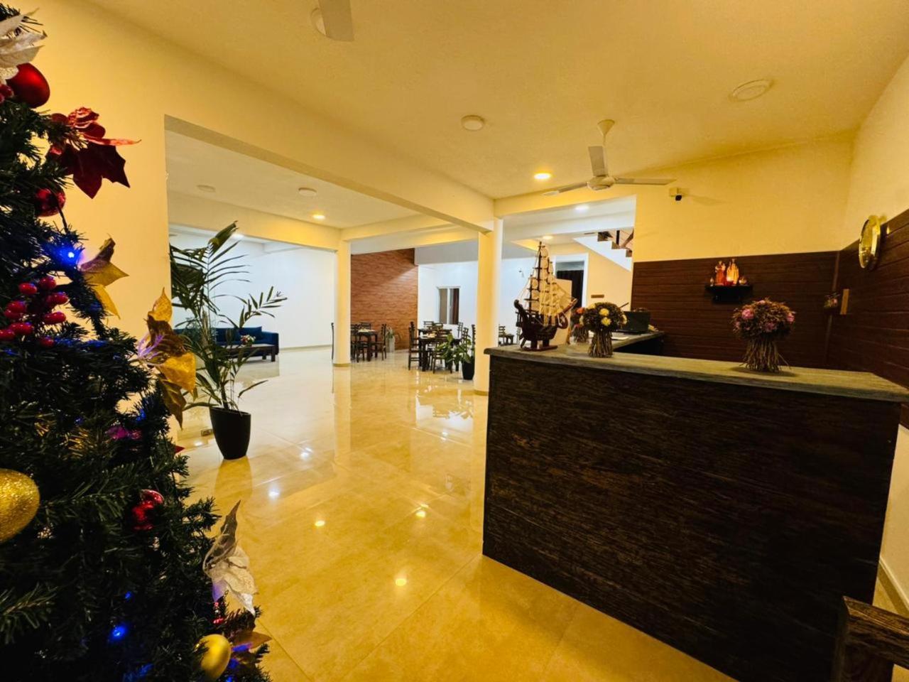 Lucky Transit Hotel - Katunayake Airport Екстер'єр фото