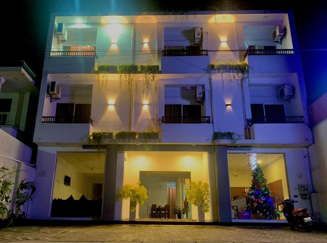 Lucky Transit Hotel - Katunayake Airport Екстер'єр фото
