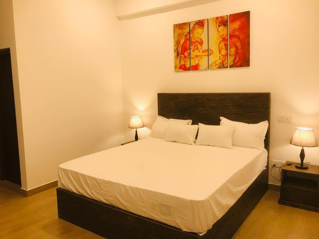 Lucky Transit Hotel - Katunayake Airport Екстер'єр фото